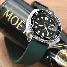 Load image into Gallery viewer, Max Quick Release FKM Rubber Watch Strap Green